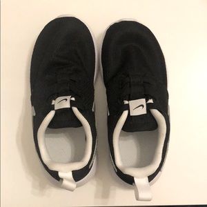 Nike Boys no tie shoes